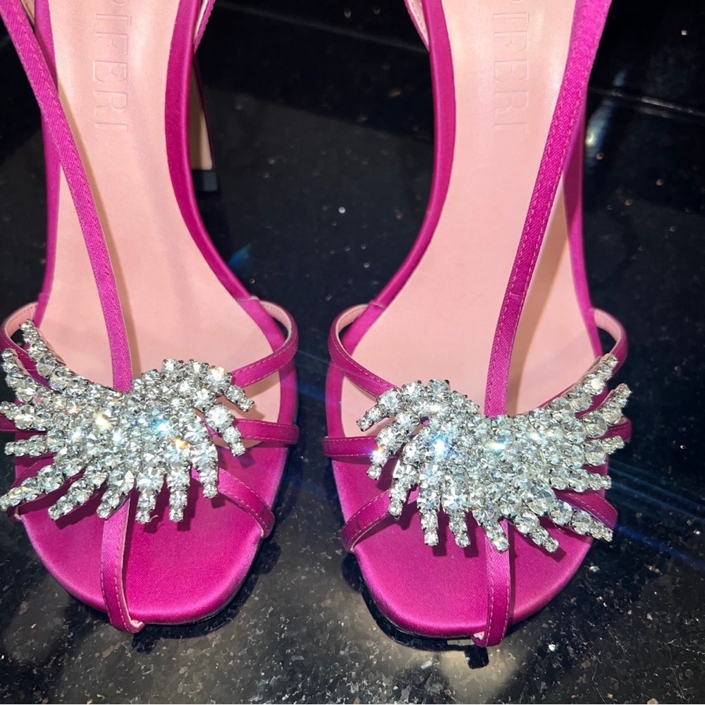 PIFERI Maggia Embellished T-strap Sandals Pink Heels